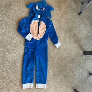 Small Size 4-6 Sonic the Hedgehog costume from Target